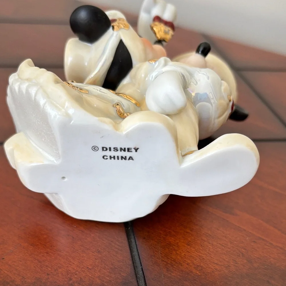 Disney old-timey Christmas Mickey and Minnie ornament - Picture 3 of 5